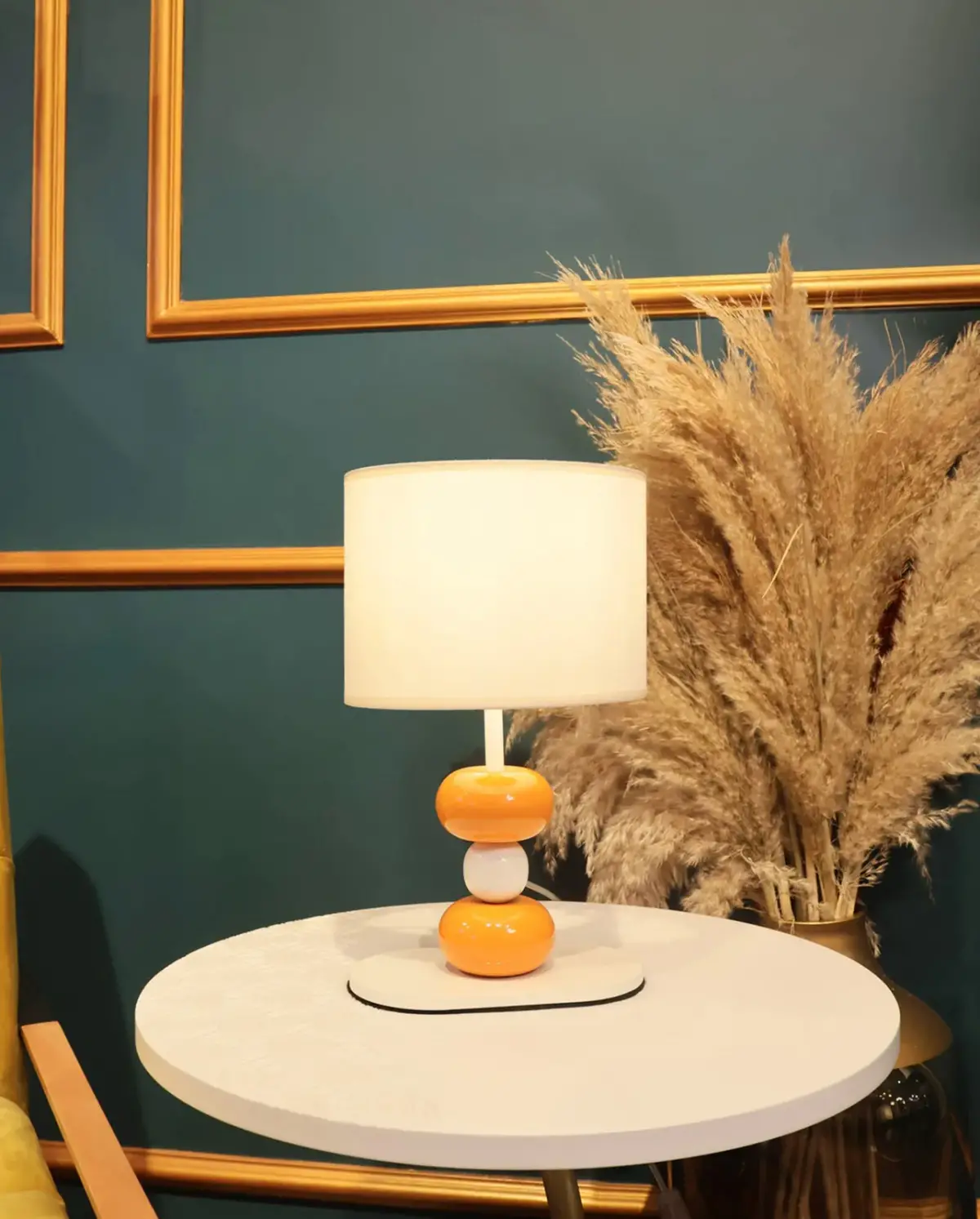 Turuncu Beyaz Metal Abajur