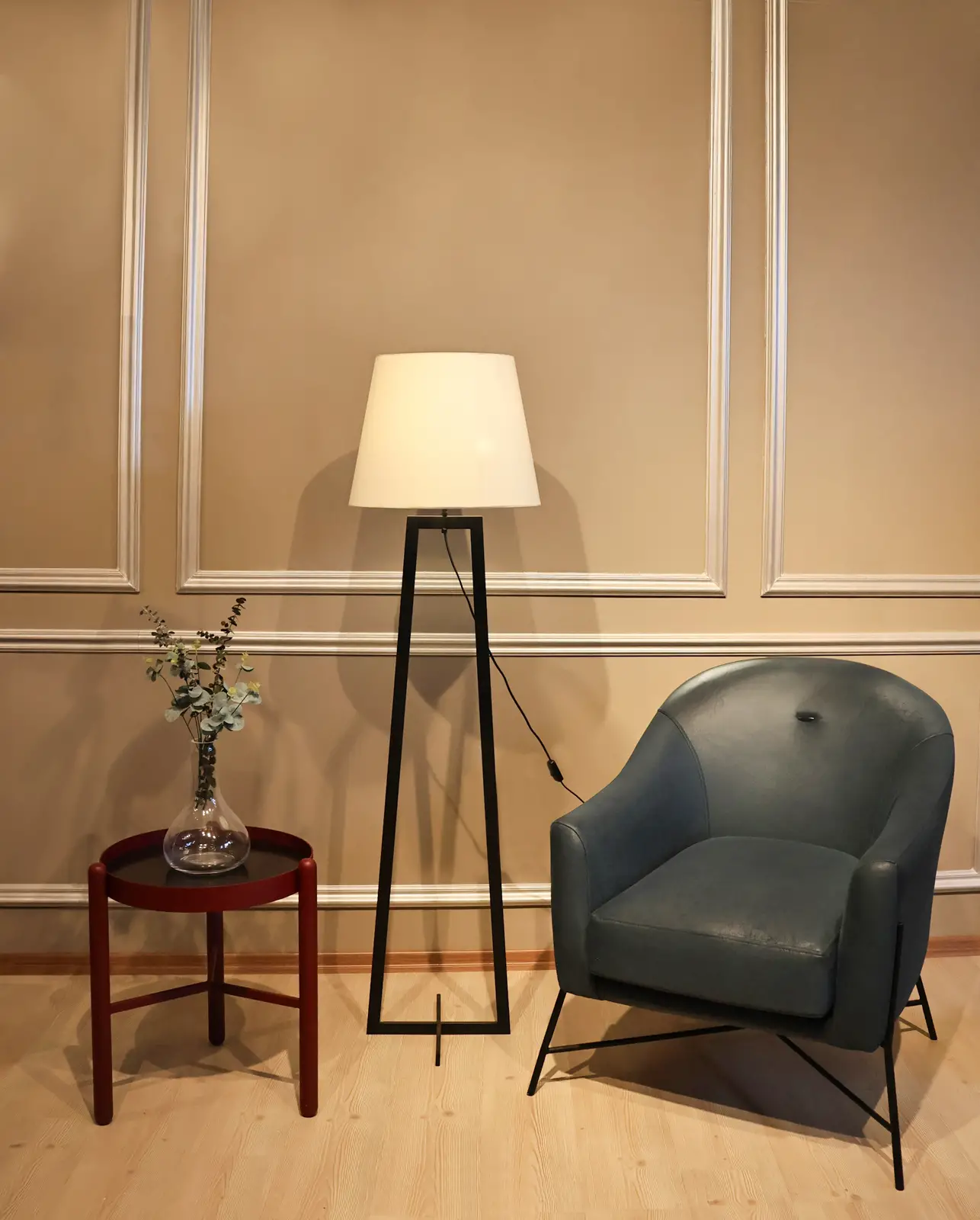 Lima Tek Ayaklı Siyah Kaplama Metal Lambader