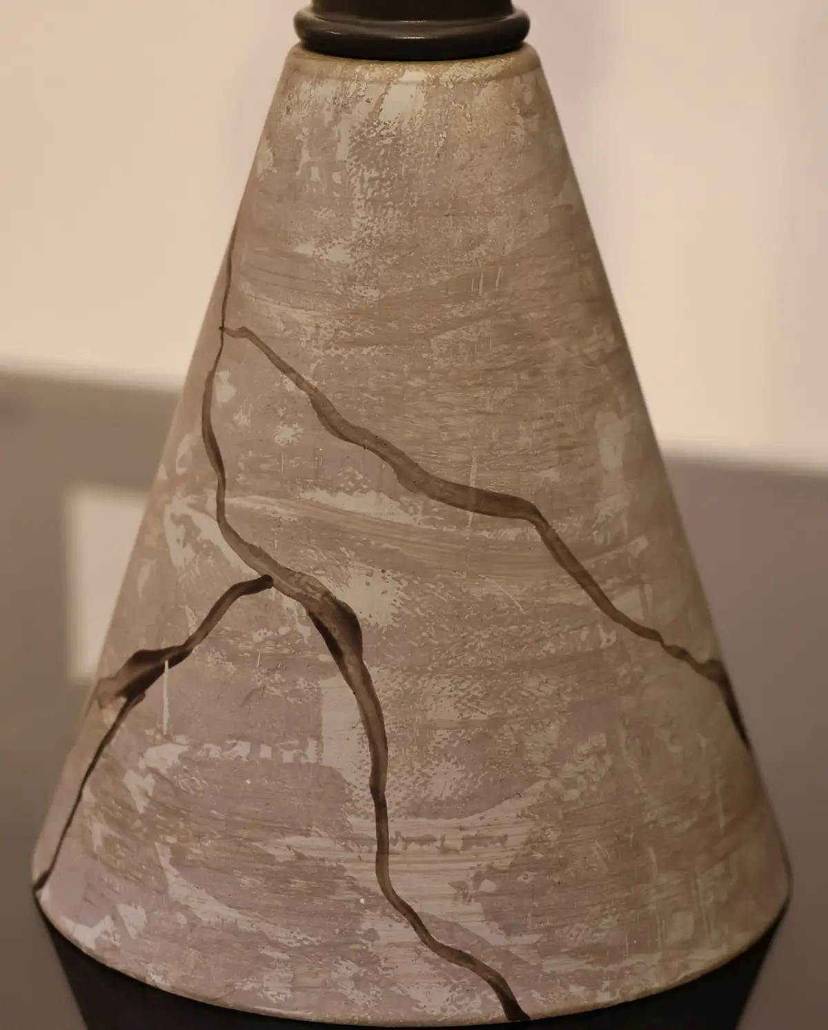 Aura Mermer Görünümlü Metal Abajur