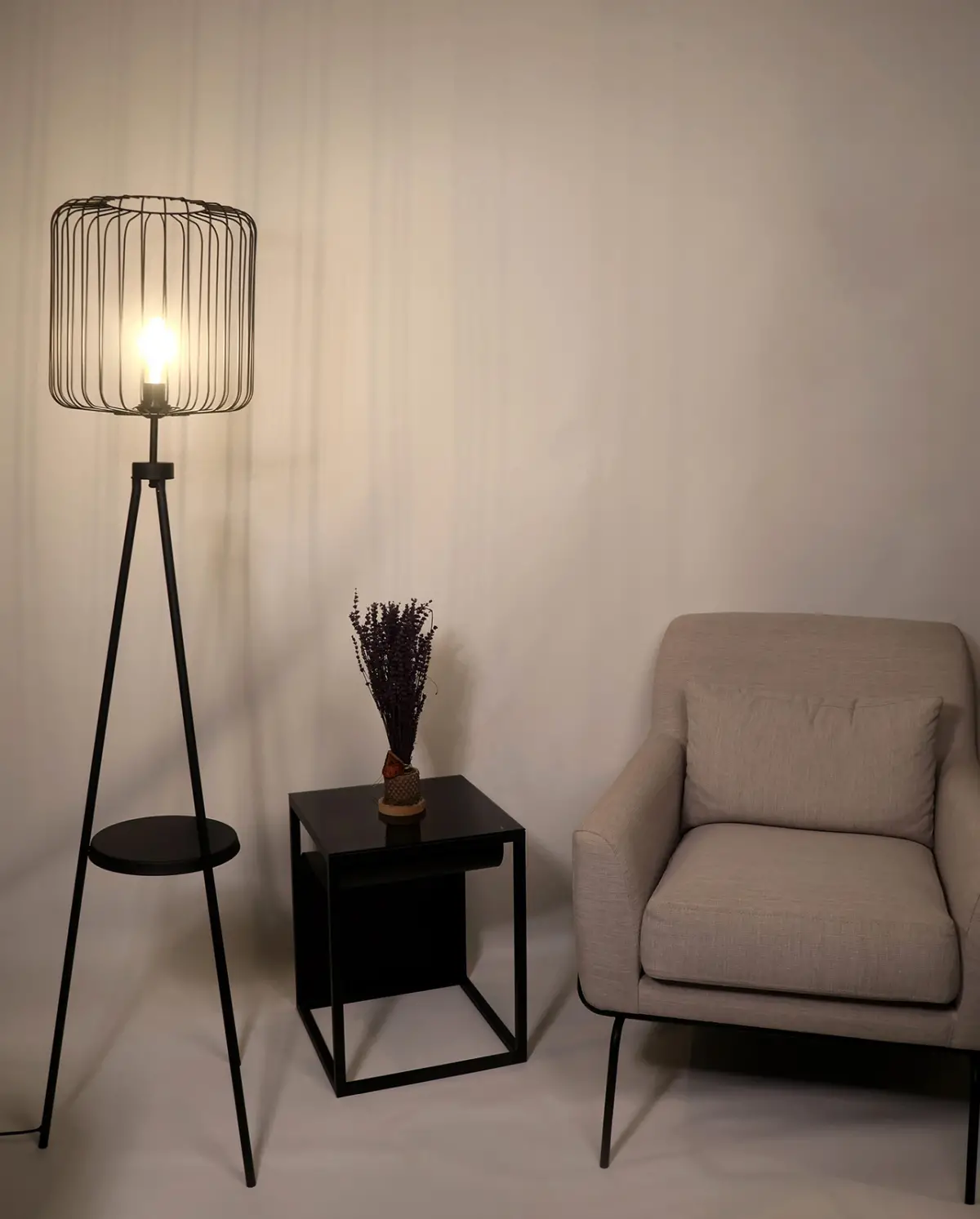 Raıdant Kafes Detaylı Sehpa Metal Lambader