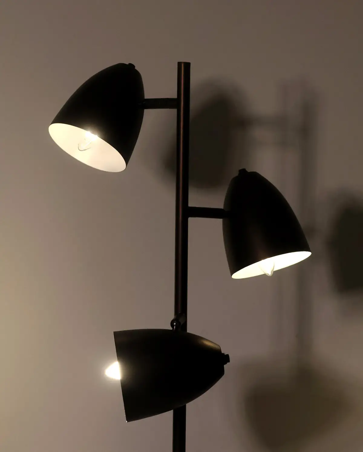 Arvent Başlık Arkasından Basmalı Metal Lambader