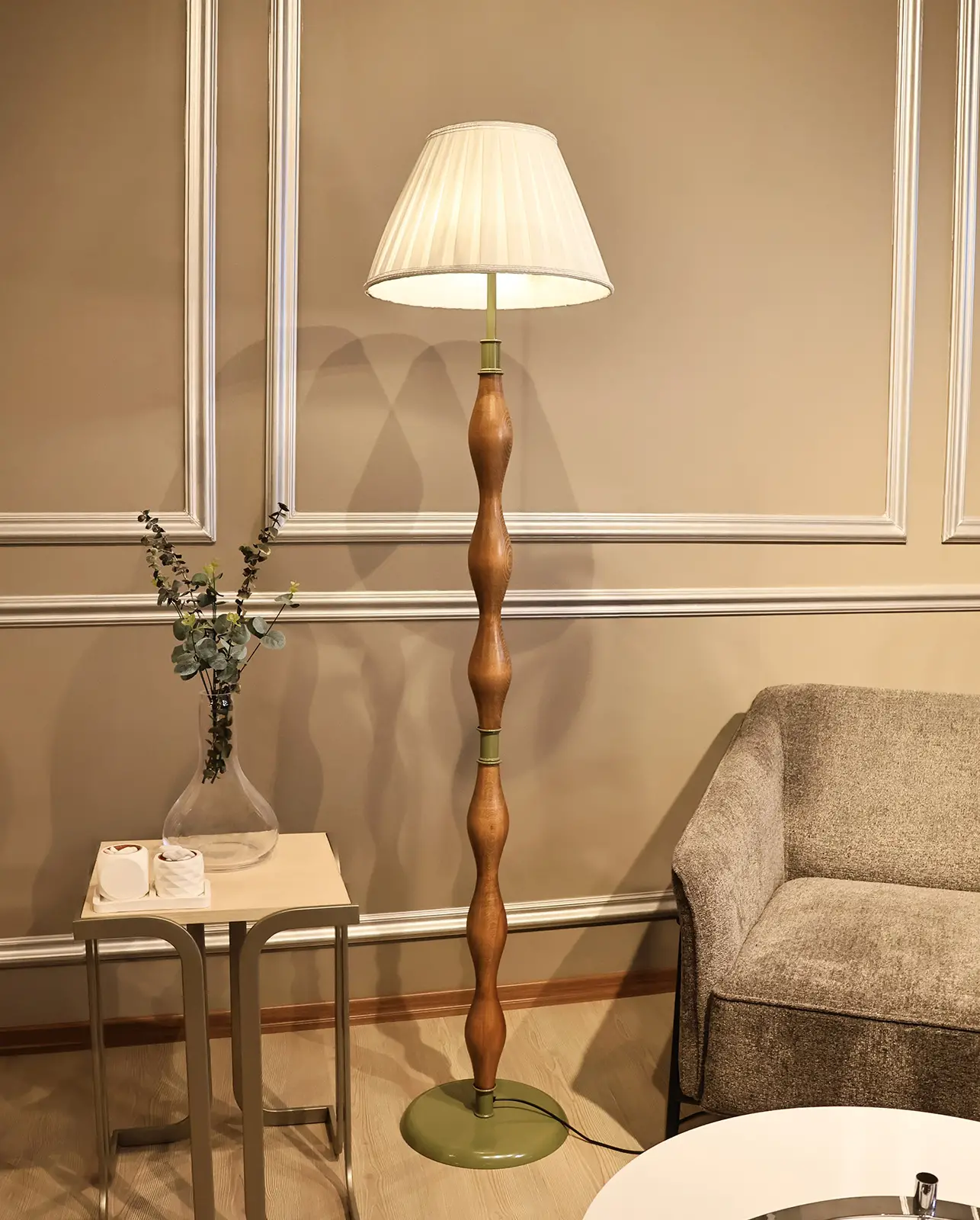 Blissful Ahşap Detaylı Metal Lambader