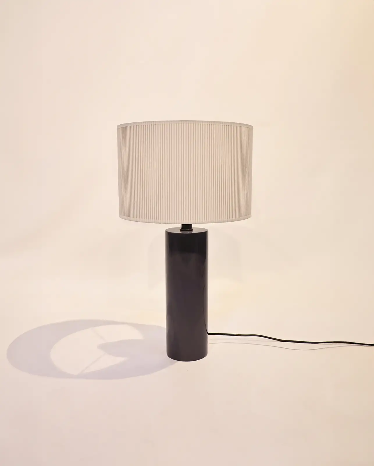 Vivid Boya Kaplama Kumaş Şapkalı Metal Abajur