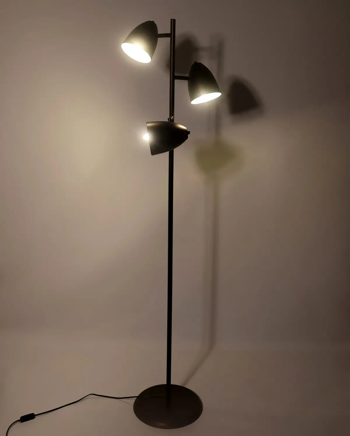 Arvent Başlık Arkasından Basmalı Metal Lambader