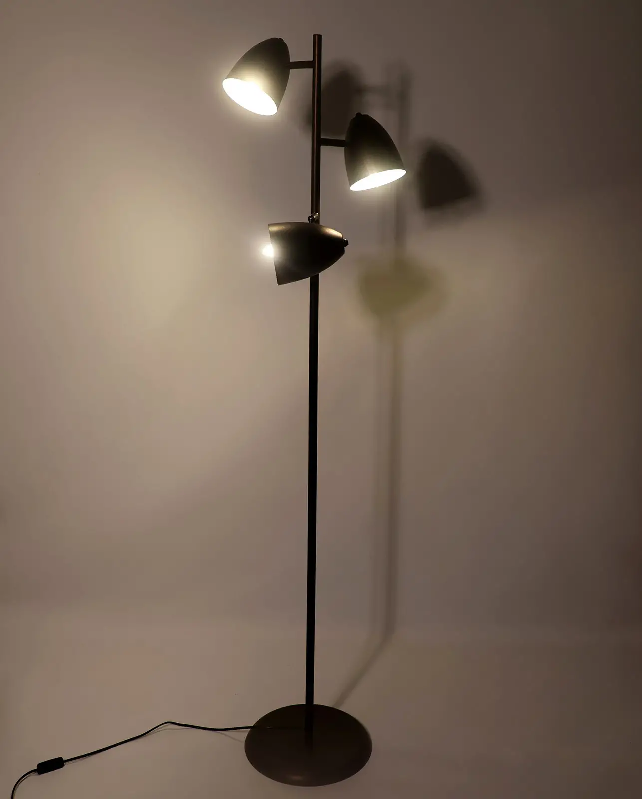 Arvent Başlık Arkasından Basmalı Metal Lambader