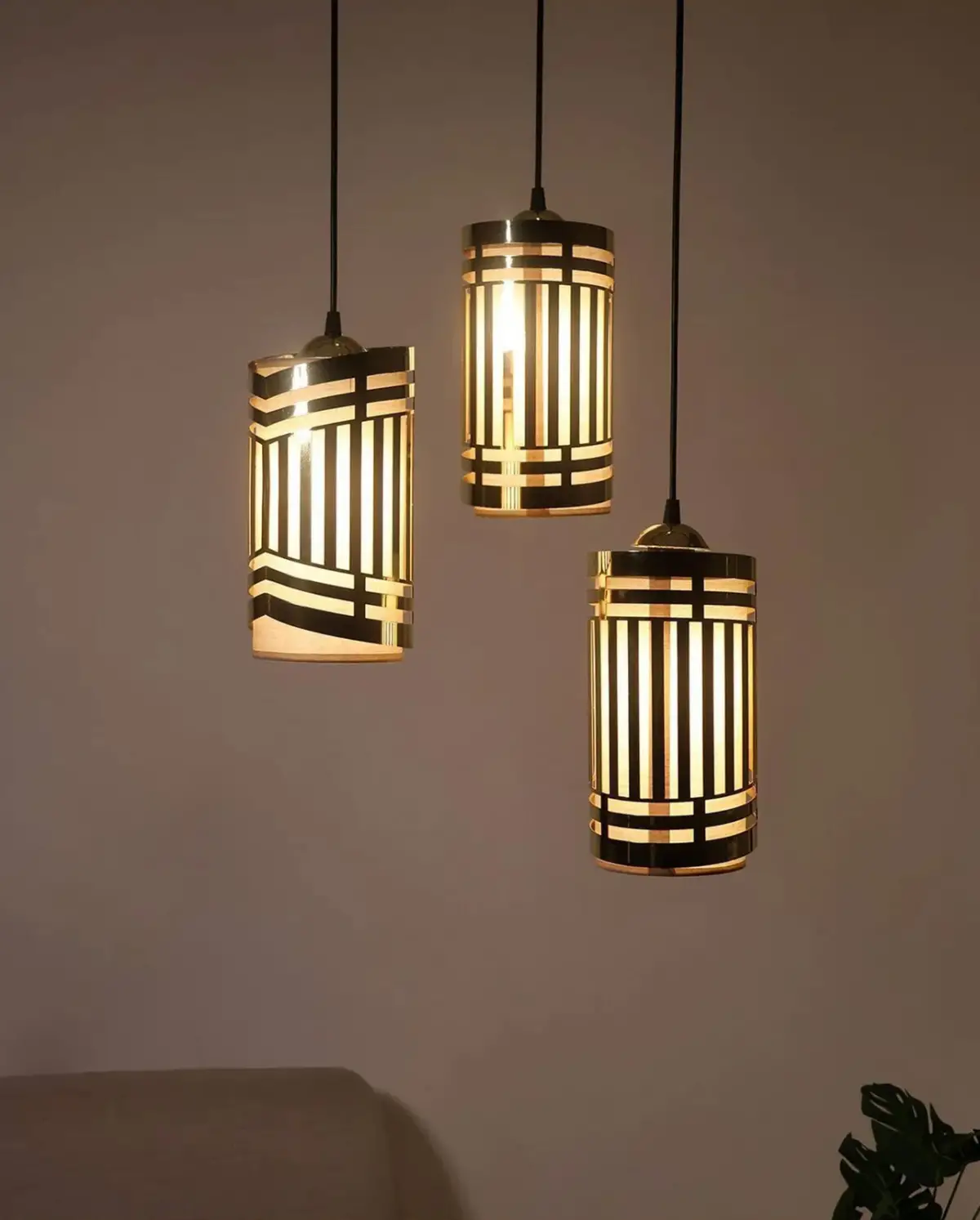 Modern Eskitme Gold Krem Şapkalı Metal Sarkıt