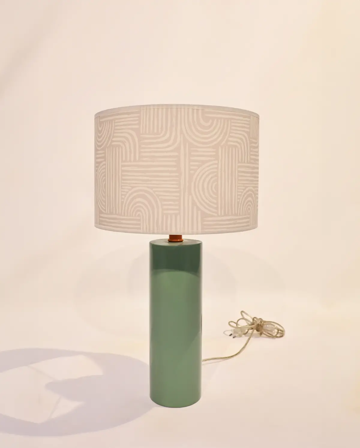 Vivid Boya Kaplama Kumaş Şapkalı Metal Abajur