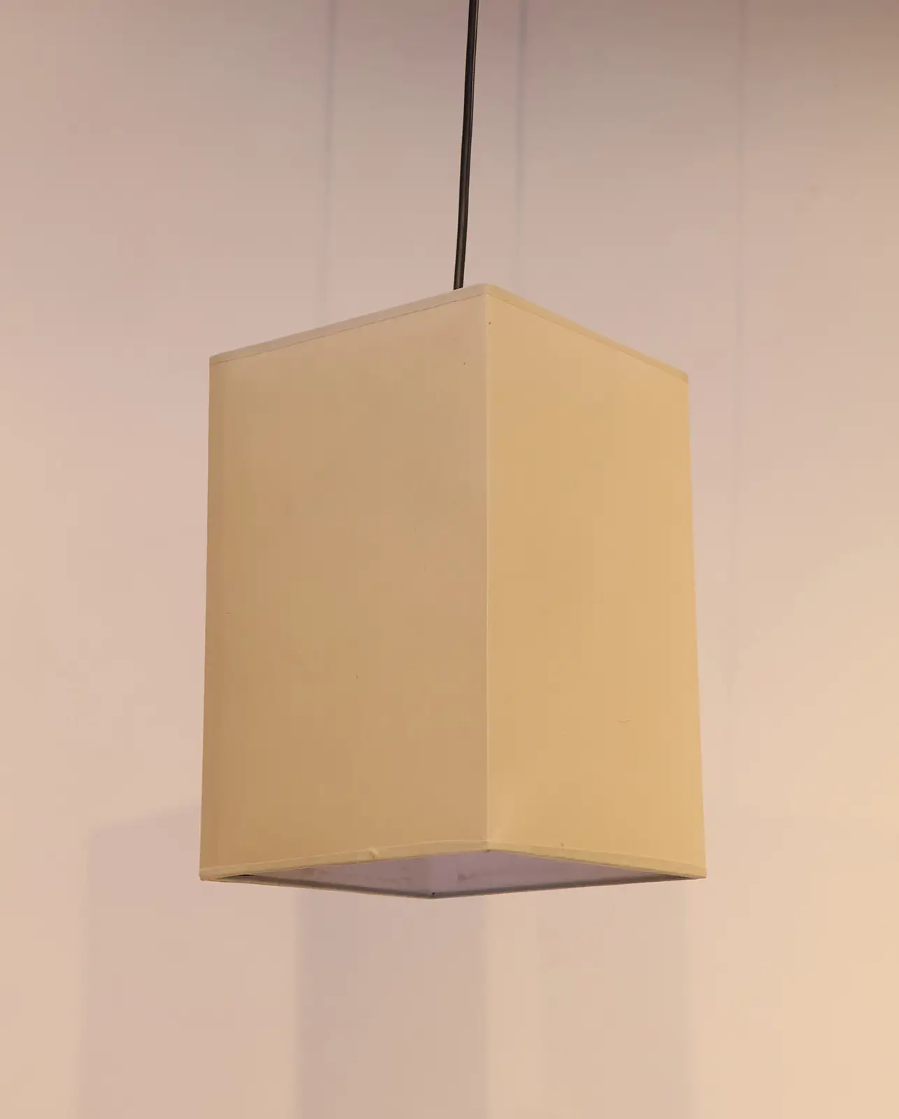 Krem Kumaş Tekli Sarkıt